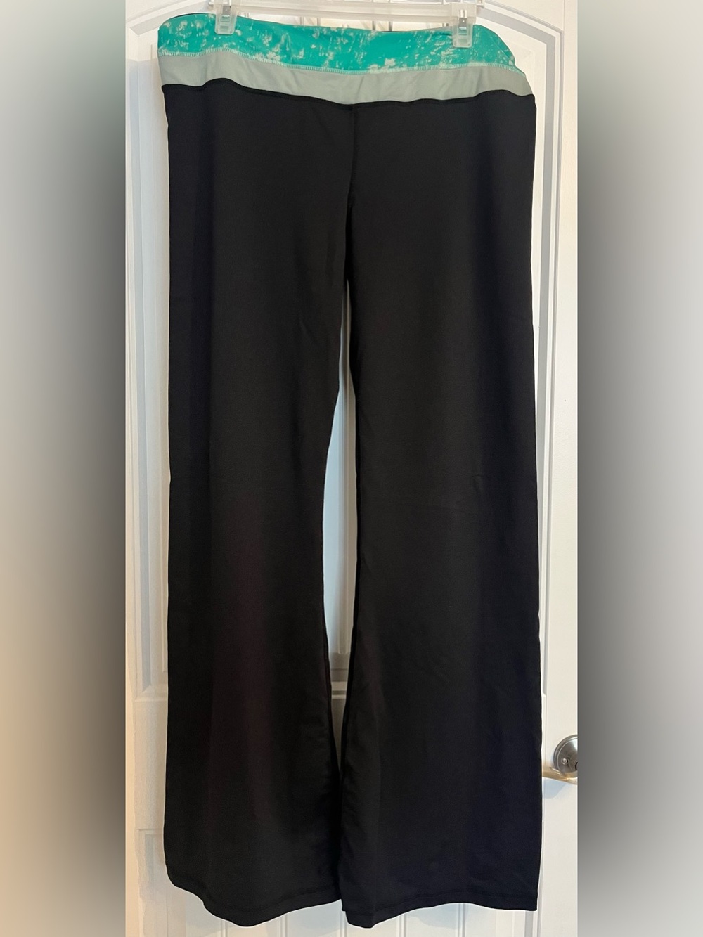 lululemon athletica Black Groove Pant Flare - Size 12 - Picture 1 of 4